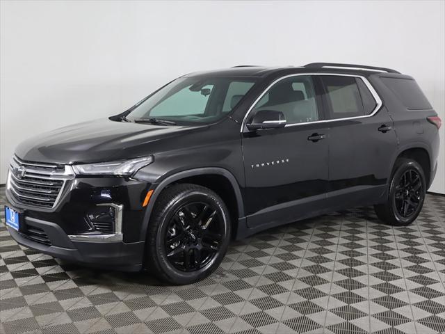 2022 Mosaic Black Metallic Chevrolet Traverse