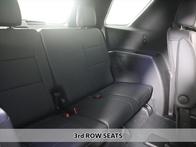 2022 Mosaic Black Metallic Chevrolet Traverse