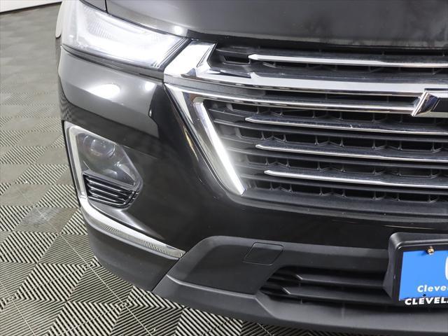 2022 Mosaic Black Metallic Chevrolet Traverse