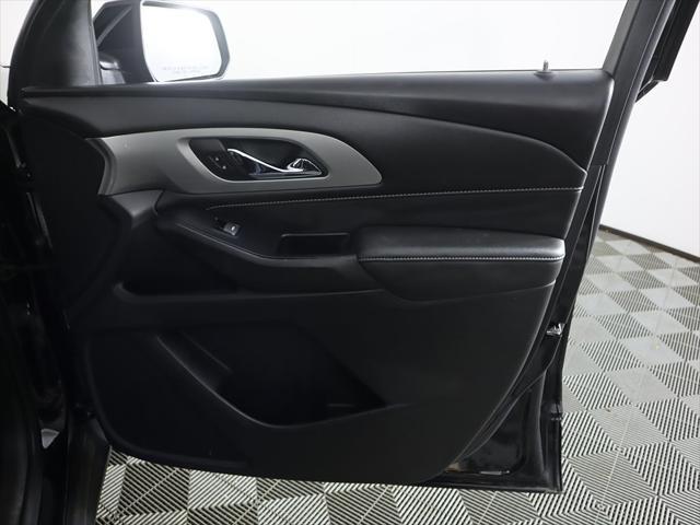 2022 Mosaic Black Metallic Chevrolet Traverse