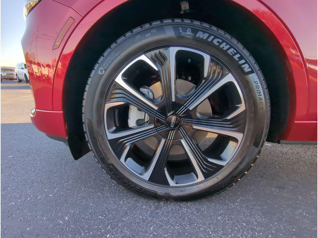 used 2025 Lincoln Nautilus car, priced at $60,675