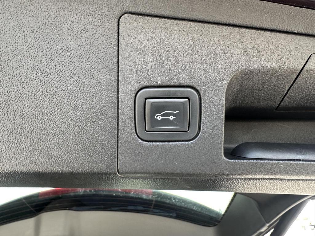 used 2021 Cadillac XT5 car, priced at $24,995