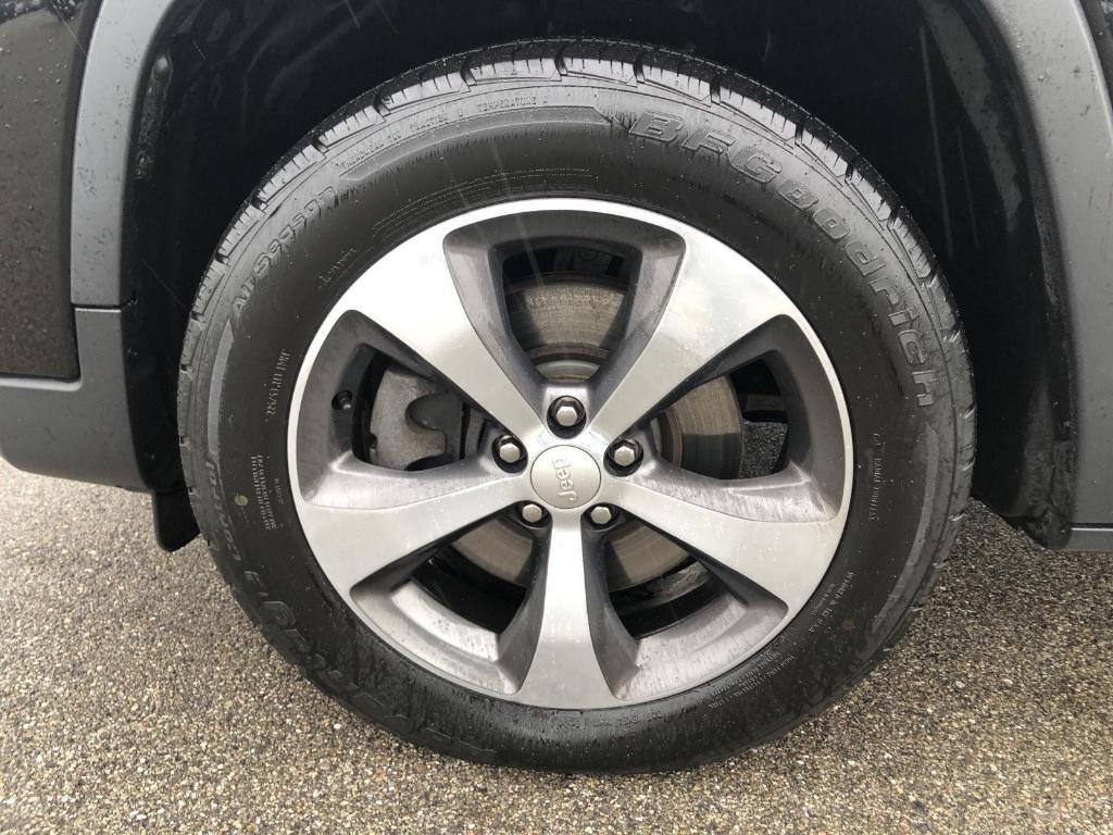 used 2020 Jeep Cherokee car, priced at $10,986