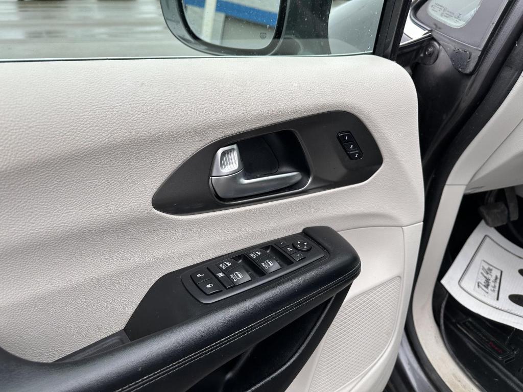 used 2019 Chrysler Pacifica car, priced at $11,585