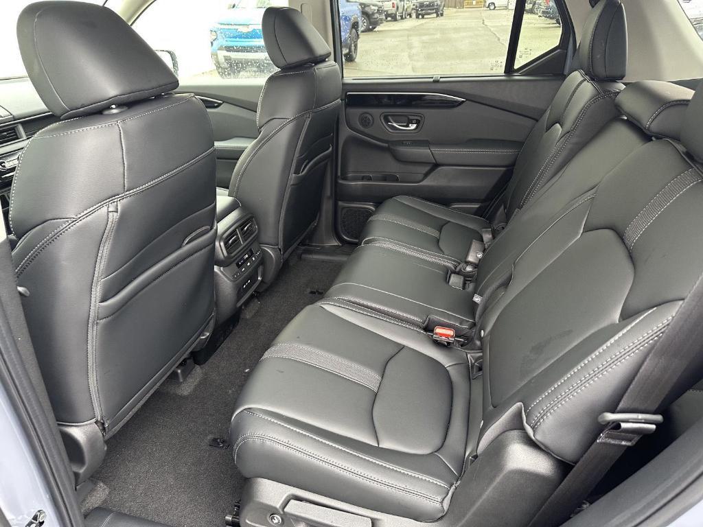 new 2025 Honda Pilot car, priced at $52,000
