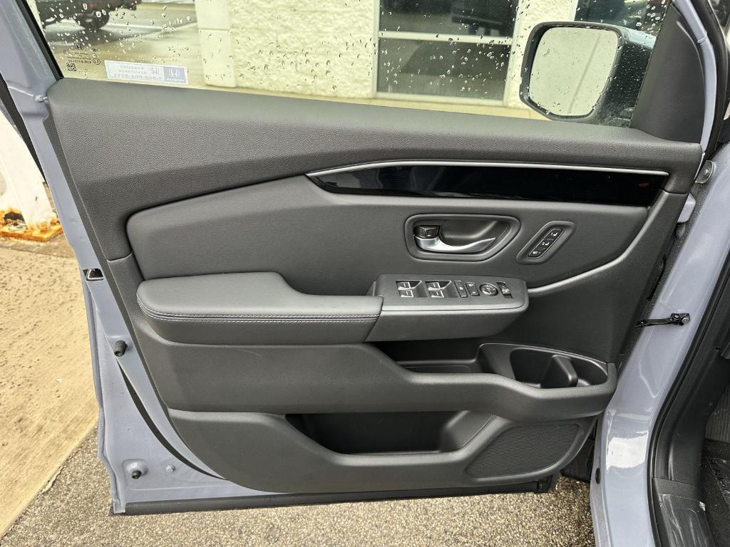 new 2025 Honda Pilot car, priced at $52,000