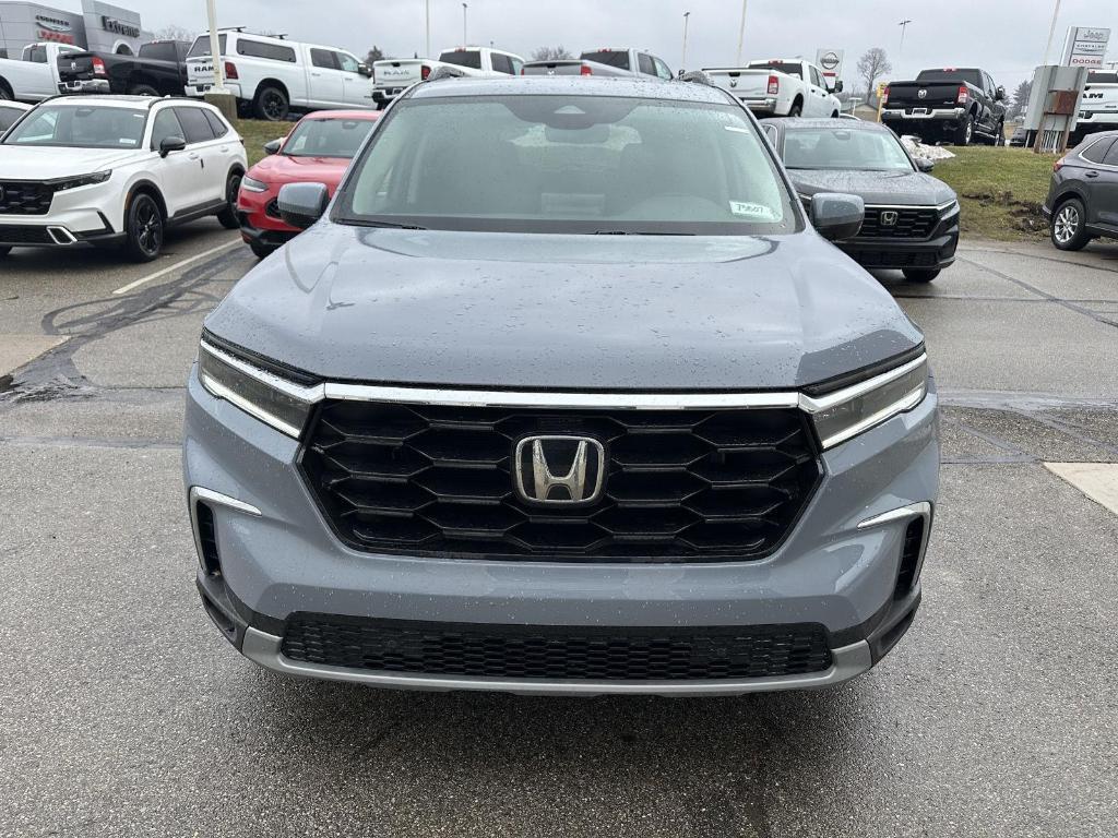 new 2025 Honda Pilot car, priced at $52,000