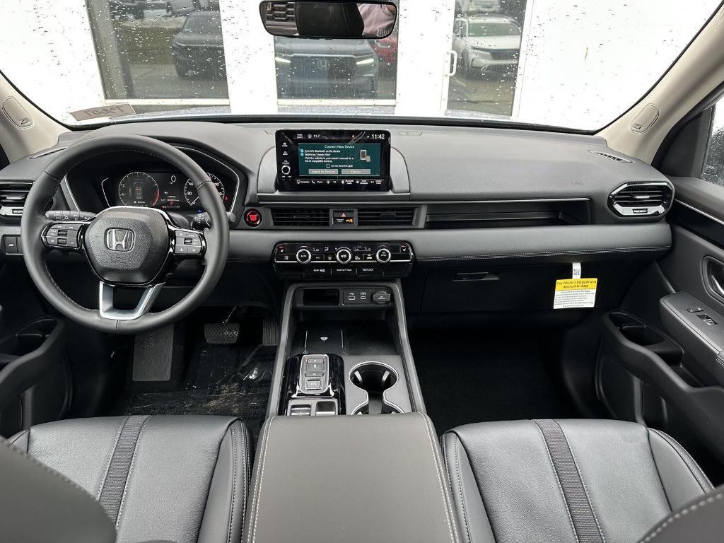 new 2025 Honda Pilot car, priced at $52,000