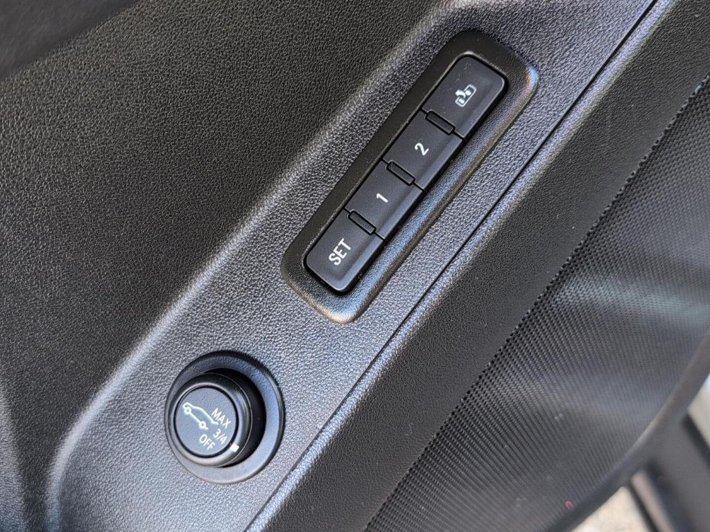 used 2023 Chevrolet Equinox car, priced at $23,989