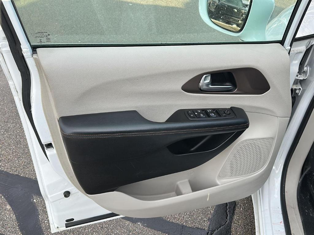 used 2018 Chrysler Pacifica car, priced at $11,489