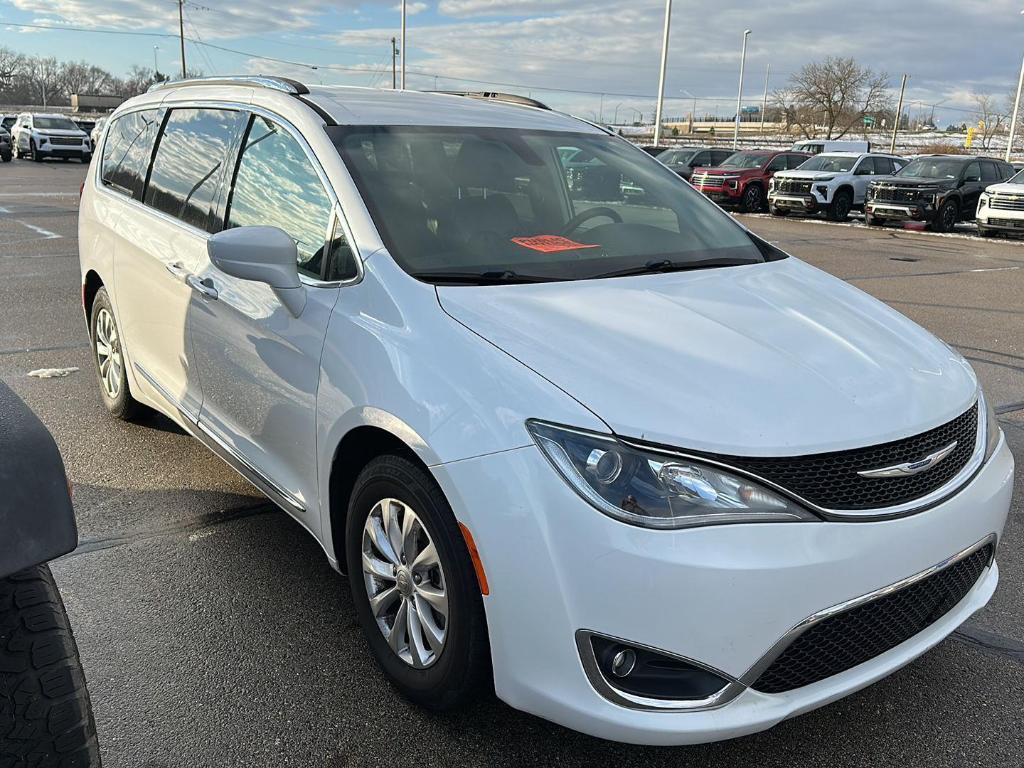 used 2018 Chrysler Pacifica car, priced at $11,489