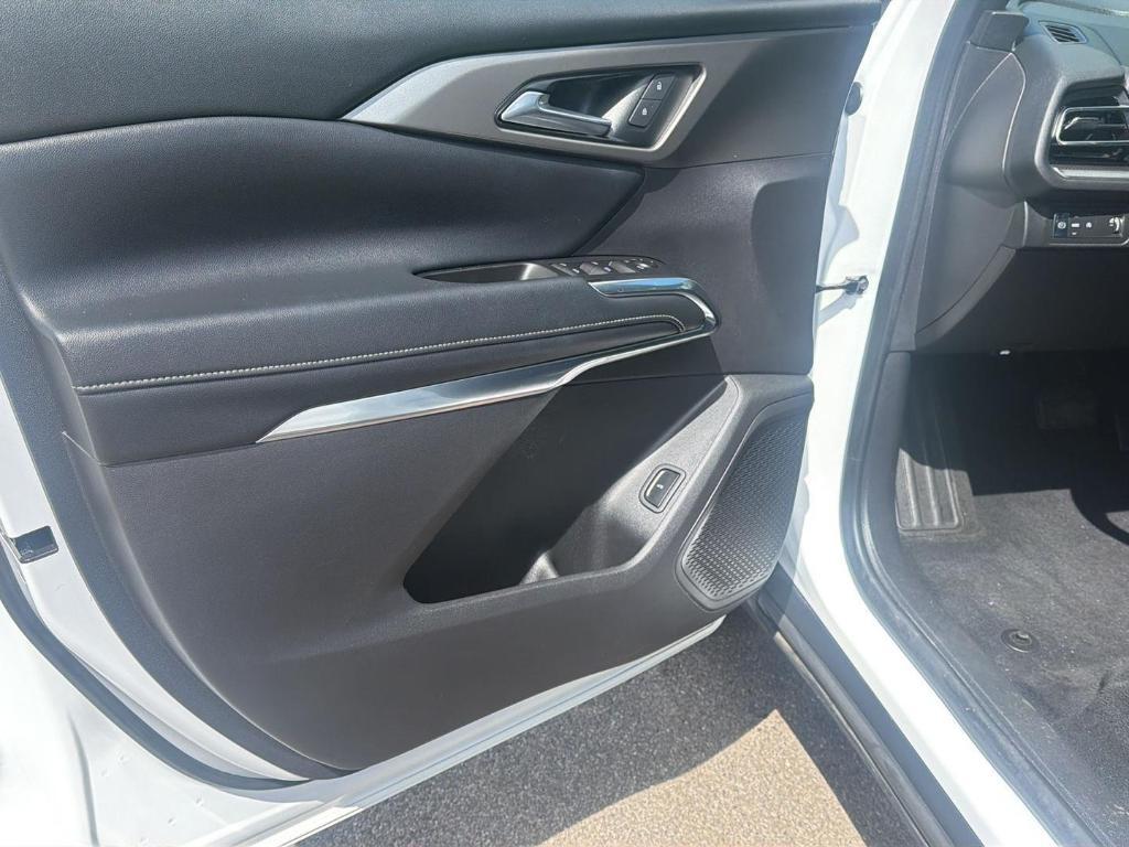 used 2025 Chevrolet Traverse car, priced at $36,349