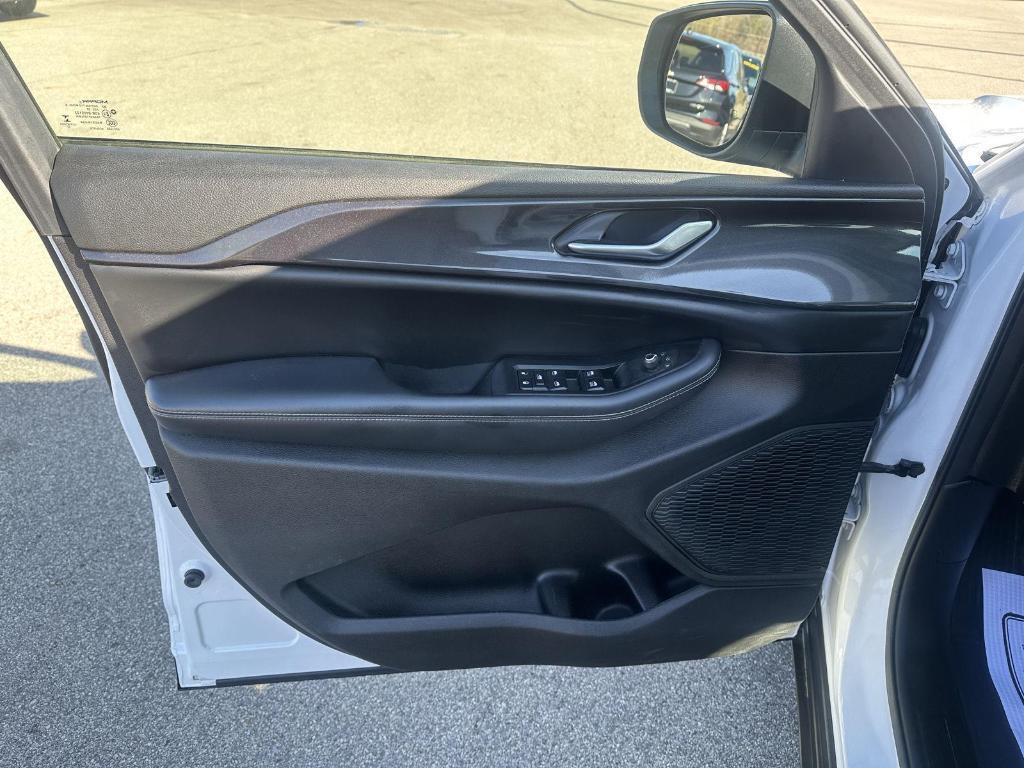 used 2023 Jeep Grand Cherokee car, priced at $26,957