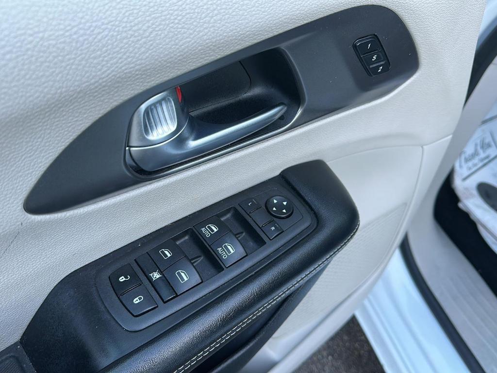 used 2022 Chrysler Pacifica Hybrid car, priced at $21,987