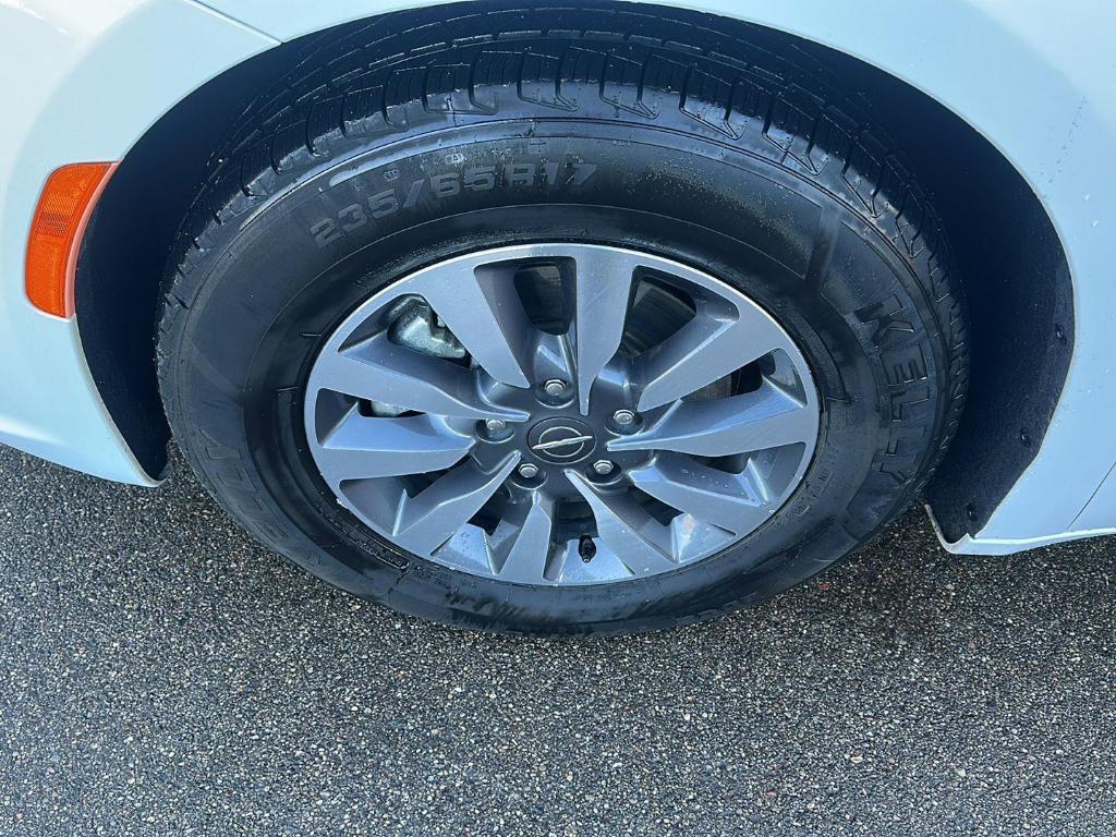 used 2022 Chrysler Pacifica Hybrid car, priced at $21,987