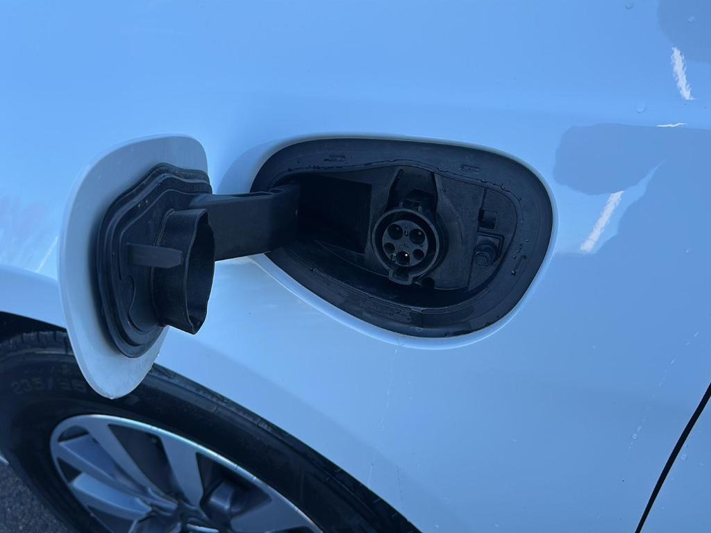 used 2022 Chrysler Pacifica Hybrid car, priced at $21,987