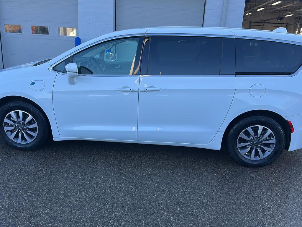 used 2022 Chrysler Pacifica Hybrid car, priced at $21,987