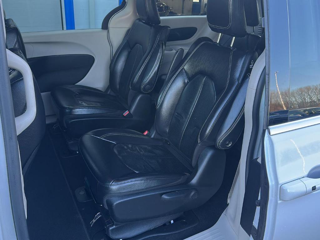 used 2022 Chrysler Pacifica Hybrid car, priced at $21,987