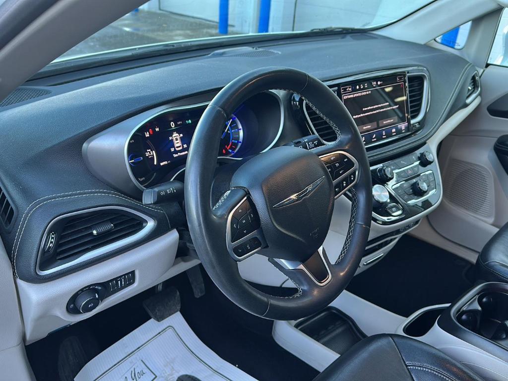 used 2022 Chrysler Pacifica Hybrid car, priced at $21,987