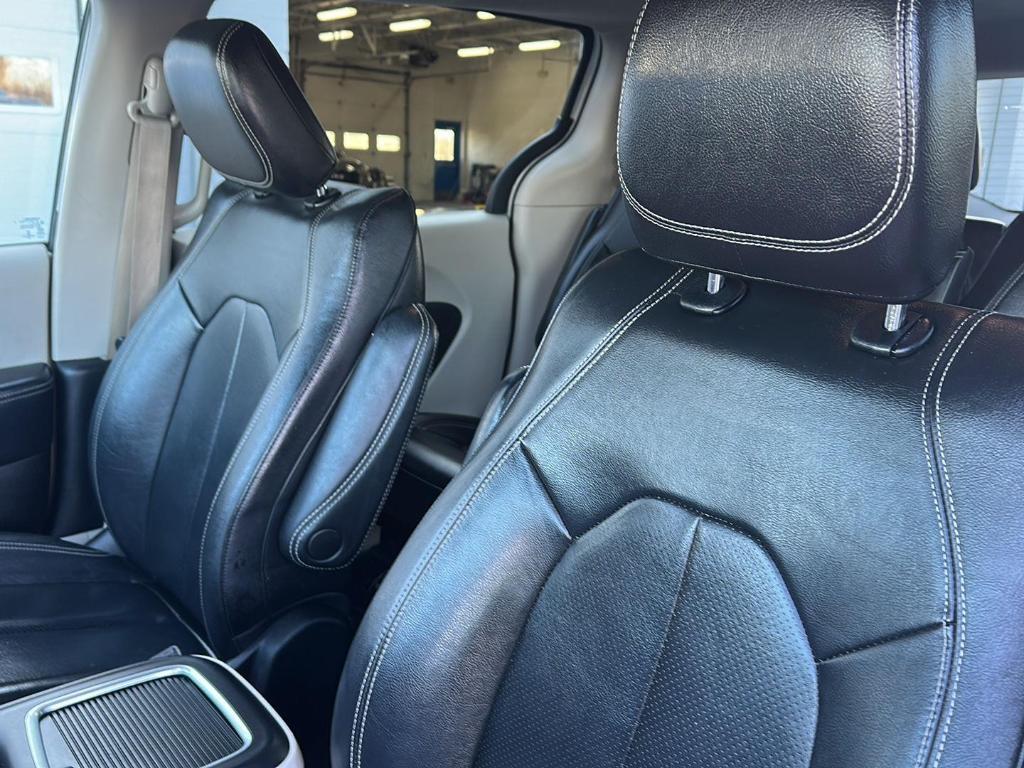 used 2022 Chrysler Pacifica Hybrid car, priced at $21,987