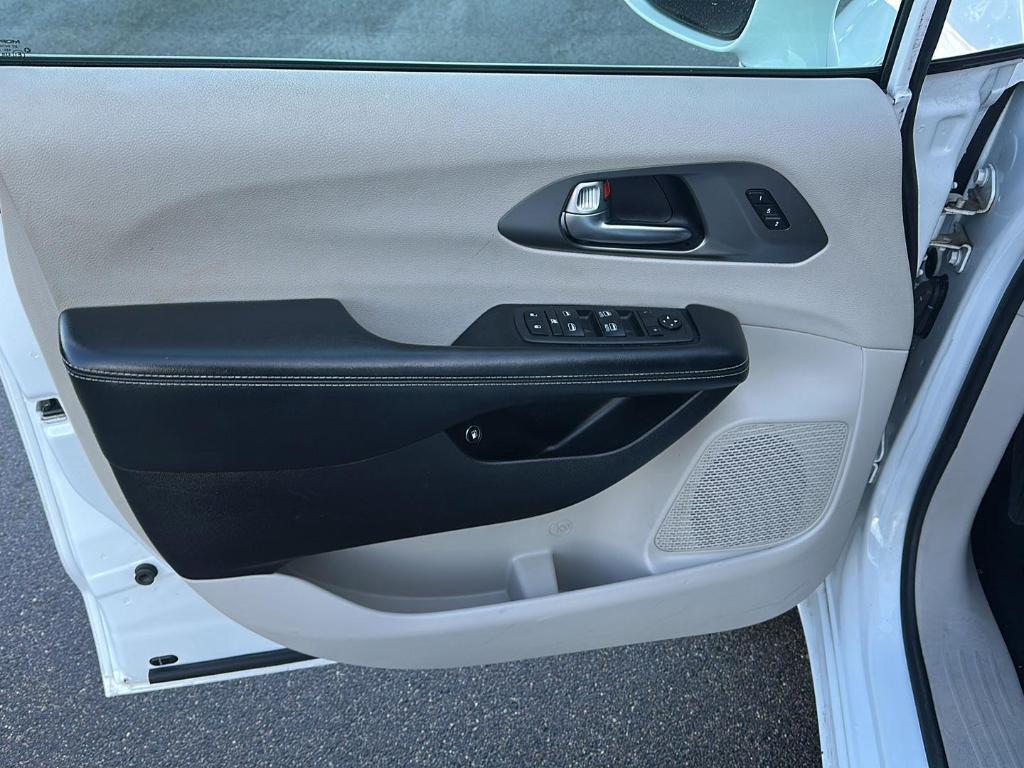 used 2022 Chrysler Pacifica Hybrid car, priced at $21,987