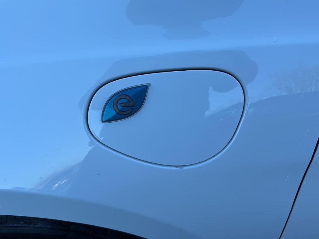 used 2022 Chrysler Pacifica Hybrid car, priced at $21,987