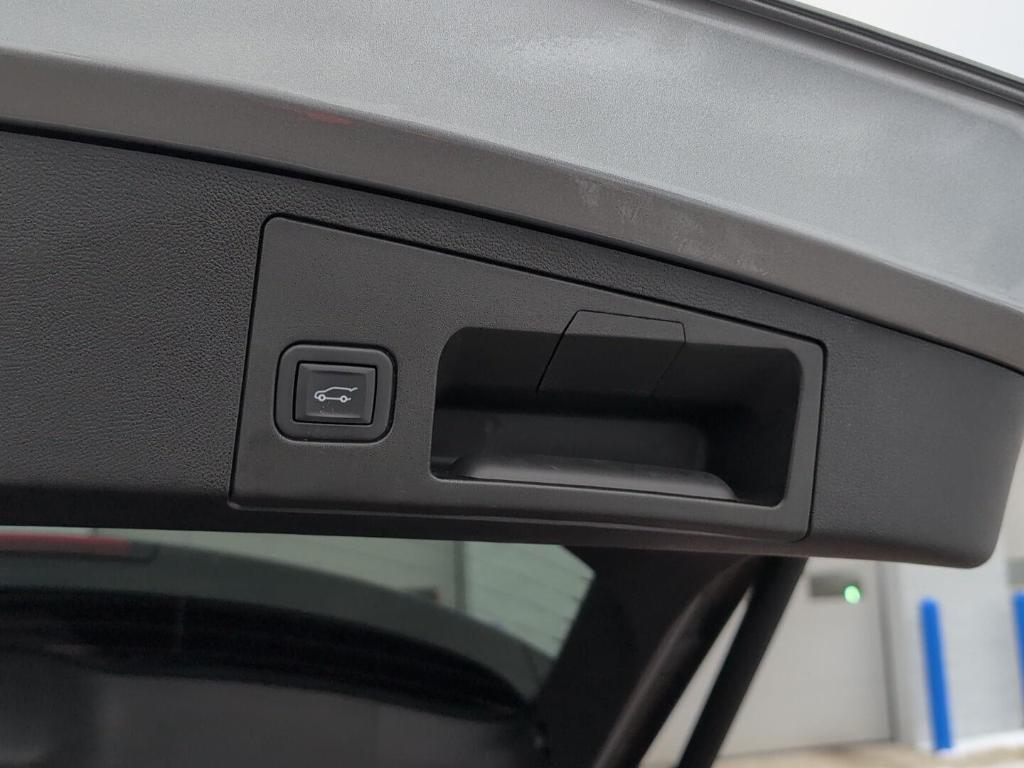 used 2024 Cadillac XT4 car, priced at $26,945