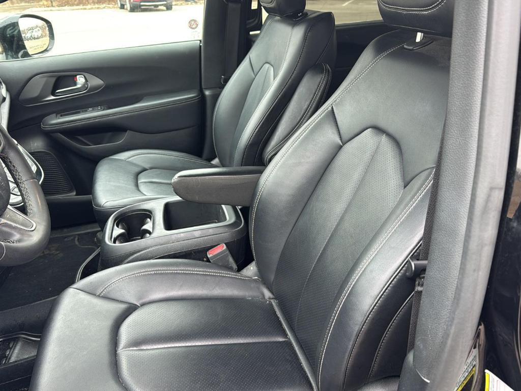 used 2025 Chrysler Pacifica car, priced at $32,989