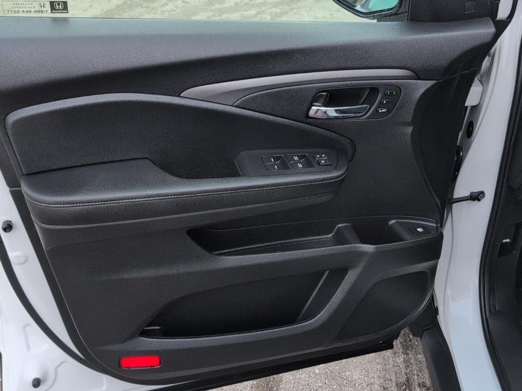 used 2025 Honda Ridgeline car, priced at $38,989