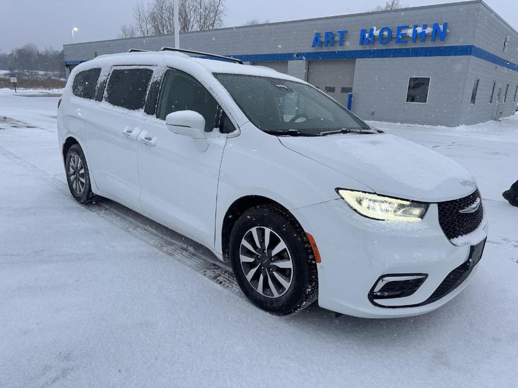 used 2021 Chrysler Pacifica Hybrid car, priced at $19,495