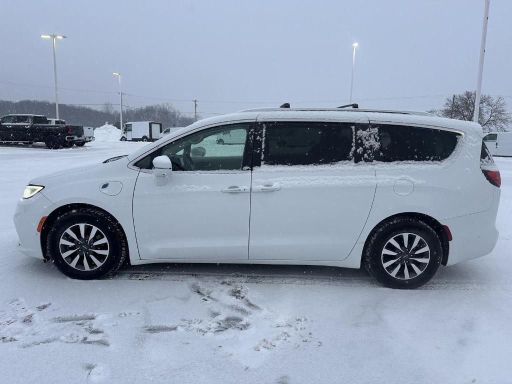 used 2021 Chrysler Pacifica Hybrid car, priced at $19,495