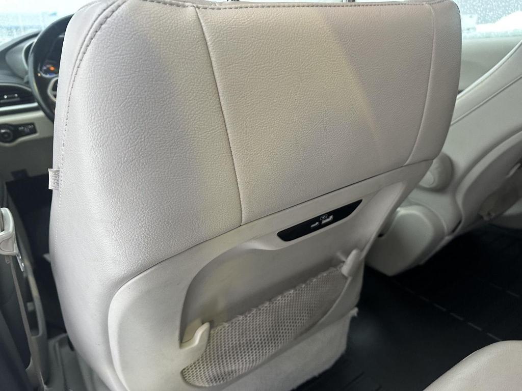 used 2021 Chrysler Pacifica Hybrid car, priced at $19,495