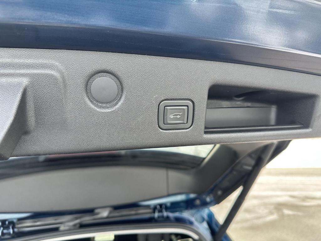 used 2020 Chevrolet Equinox car, priced at $15,995