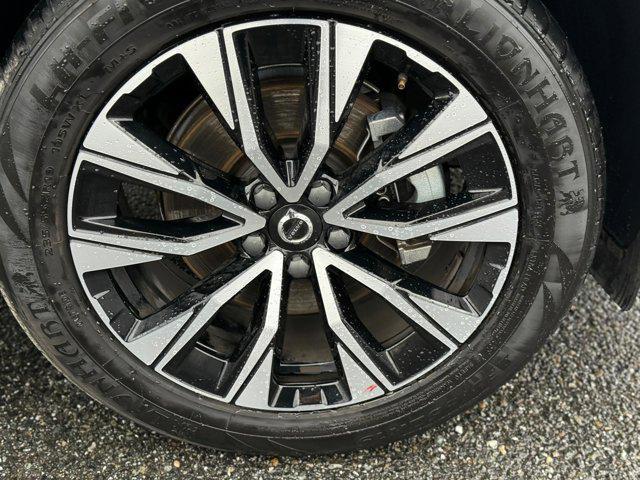 used 2023 Volvo XC60 car, priced at $26,499