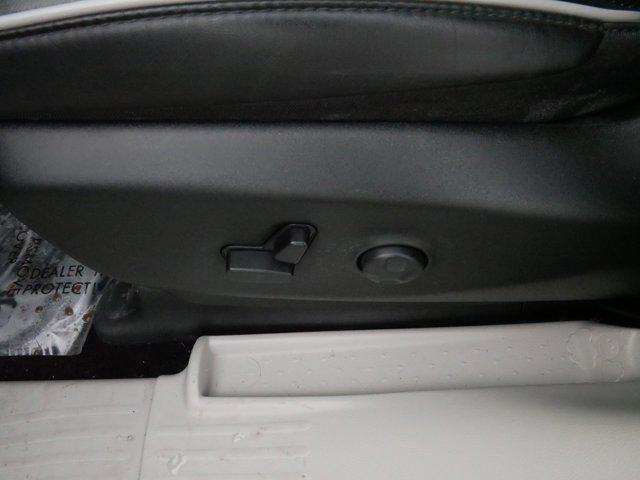 used 2023 Chrysler Pacifica car, priced at $27,898