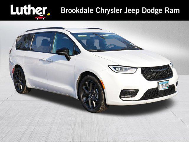used 2024 Chrysler Pacifica car, priced at $36,987