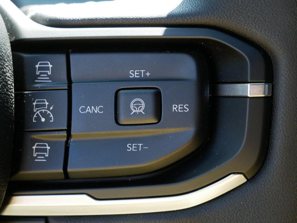 new 2026 Jeep Cherokee car, priced at $41,034