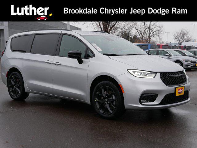 new 2026 Chrysler Pacifica car, priced at $44,568