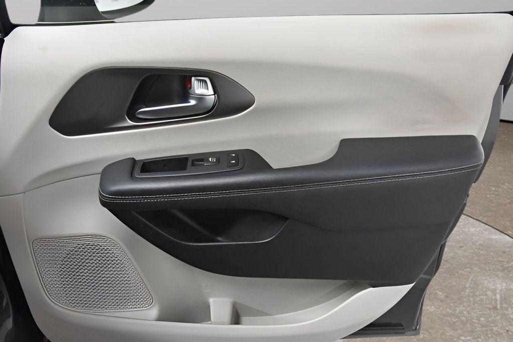used 2023 Chrysler Pacifica car, priced at $23,220