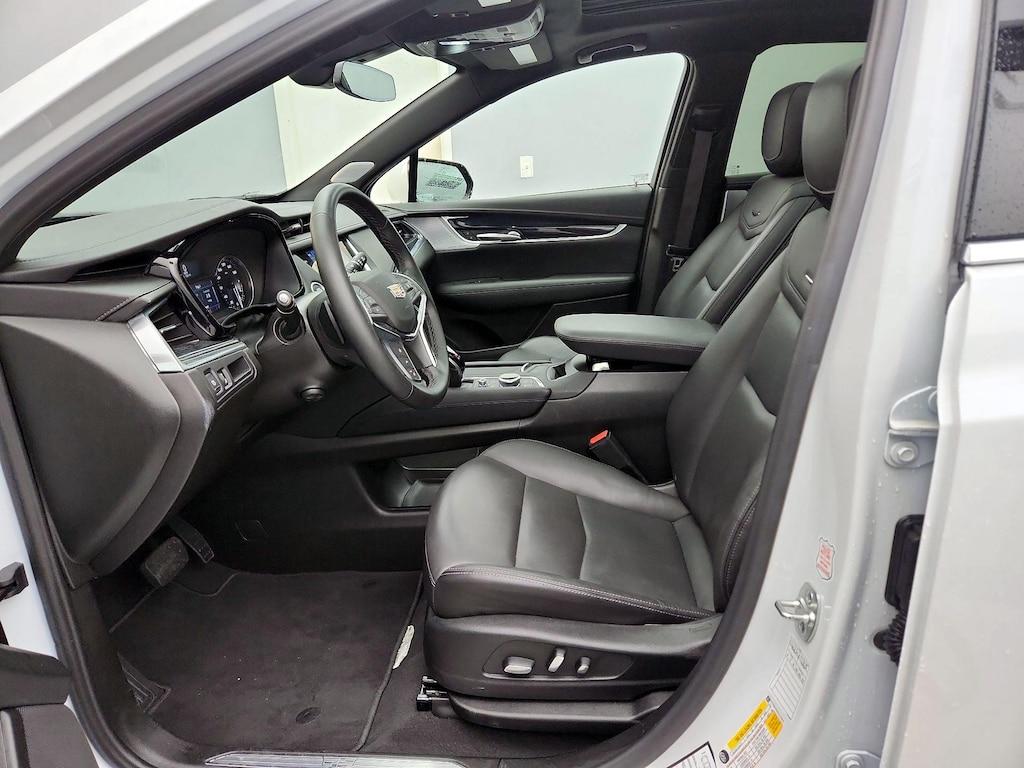 used 2025 Cadillac XT5 car, priced at $37,998