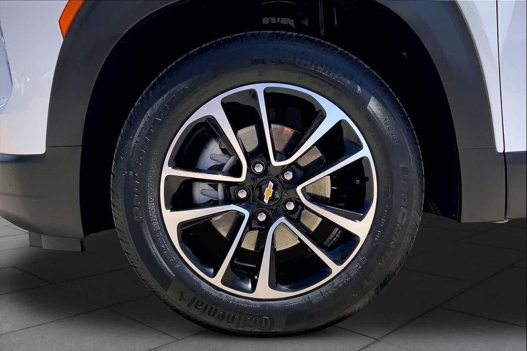 used 2025 Chevrolet TrailBlazer car, priced at $22,813