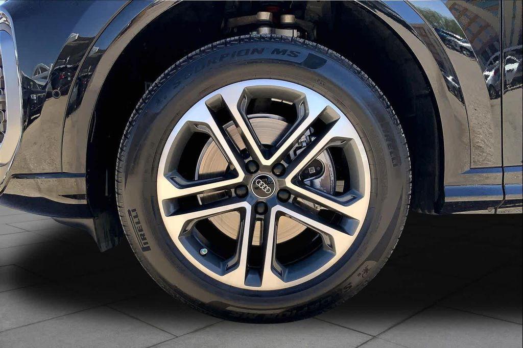 used 2025 Audi Q5 car, priced at $45,700