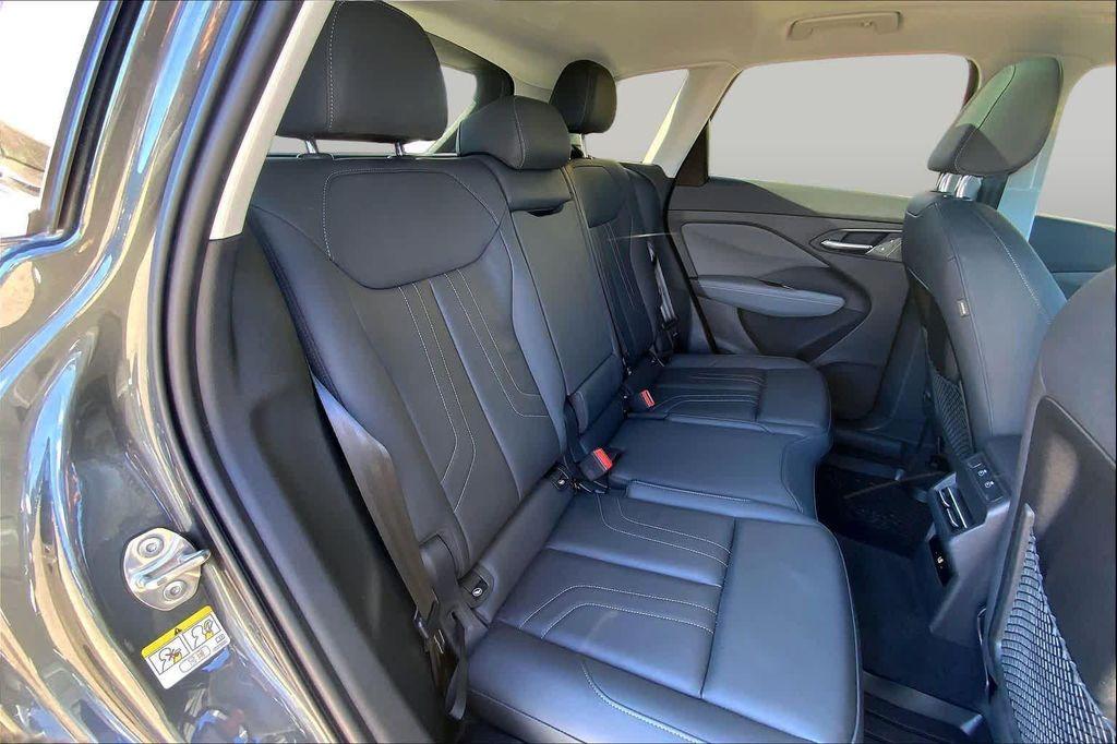 Audi Q3 view 20
