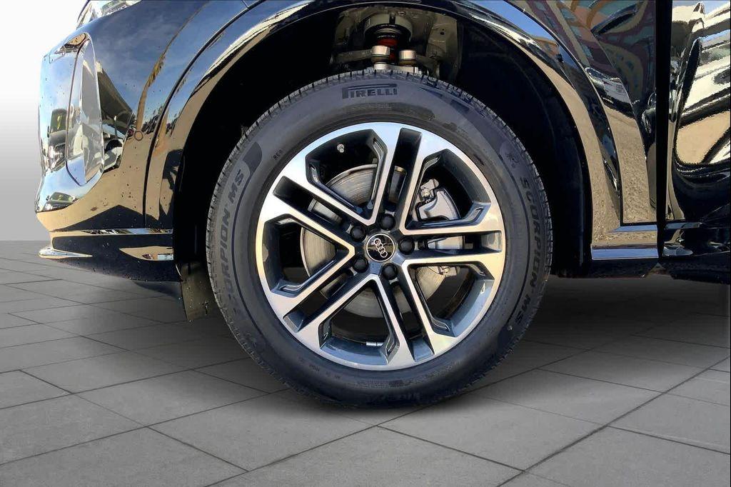 new 2025 Audi Q5 car, priced at $55,756