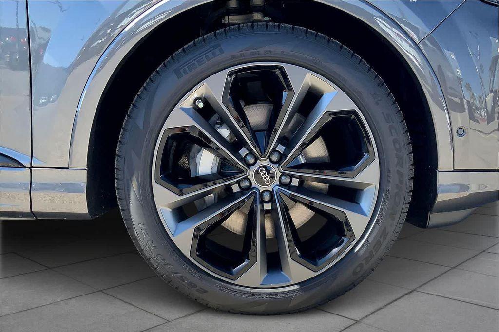new 2026 Audi Q7 car, priced at $74,380