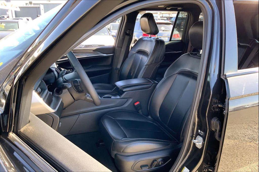 used 2024 Jeep Grand Cherokee car, priced at $34,790