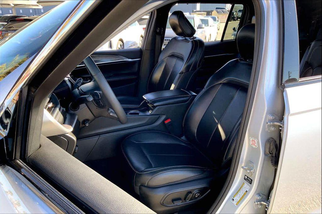 used 2024 Jeep Grand Cherokee L car, priced at $33,275