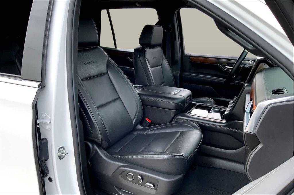 used 2025 GMC Yukon car, priced at $70,422