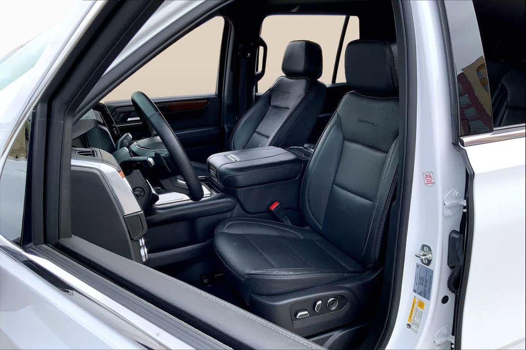 used 2025 GMC Yukon car, priced at $70,422