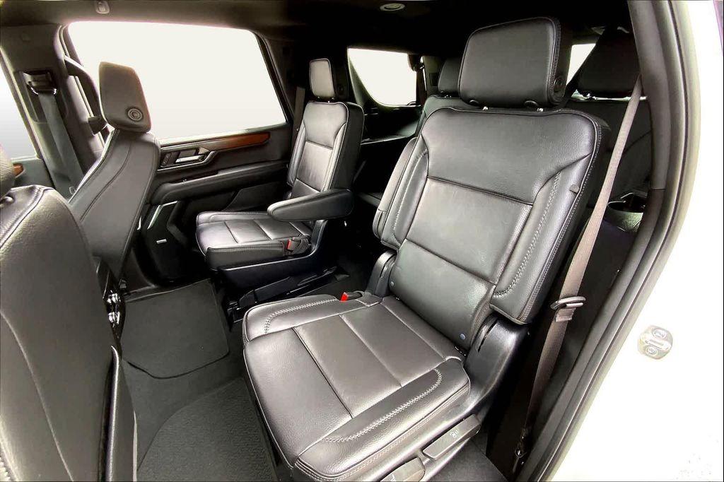 used 2025 GMC Yukon car, priced at $70,422